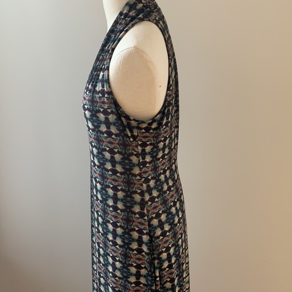 Sleeveless maxi dress- does not wrinkle!  V neck - Picture 3 of 3